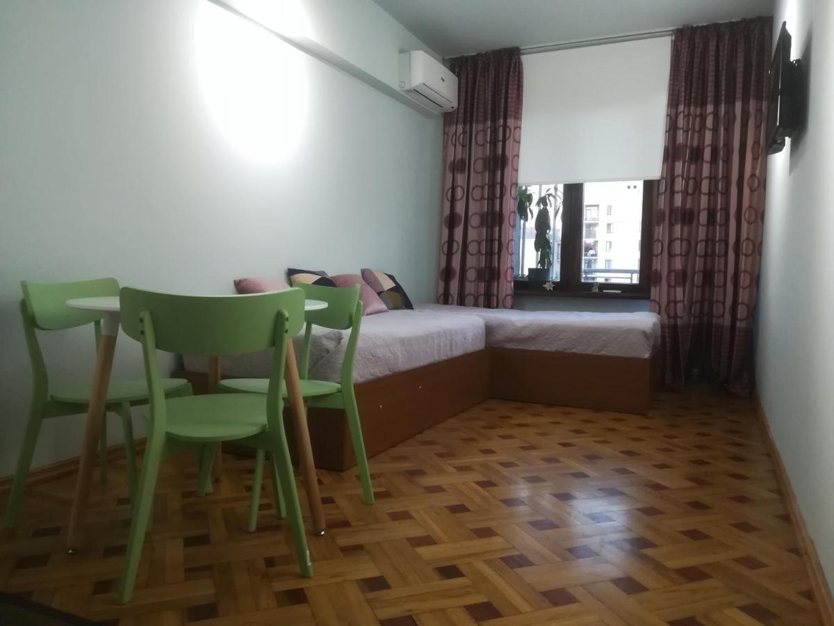 Davka Apartments Batumi Bagian luar foto